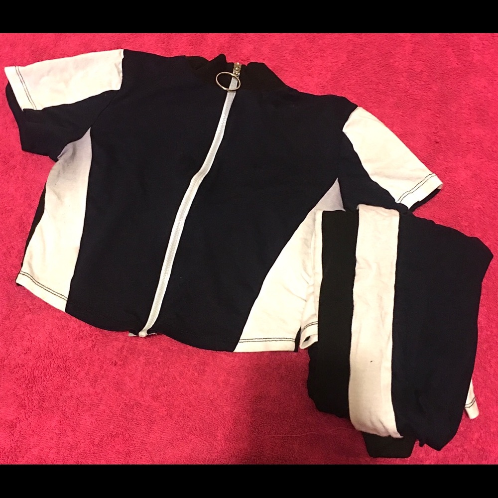 White and blue crop top with leggings. (set)